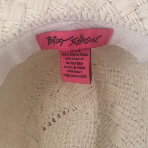 Betsey Johnson Hat paper yarn - Picture 5 of 5